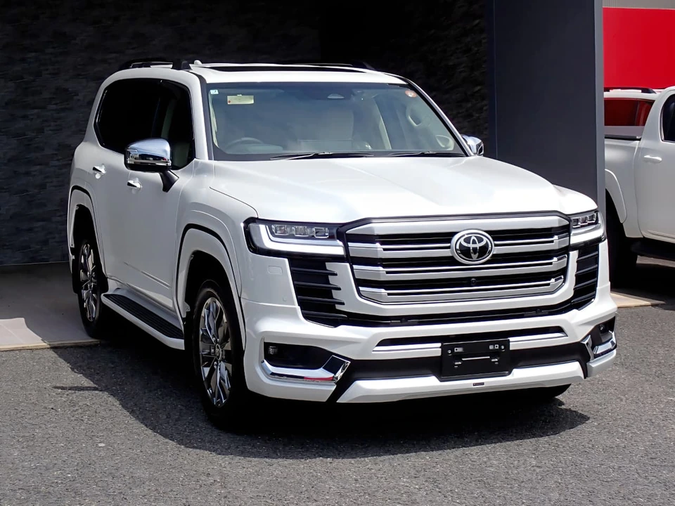 Toyota LandCruiser LC300 exterior angle