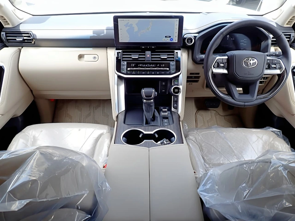 Toyota LandCruiser LC300 interior