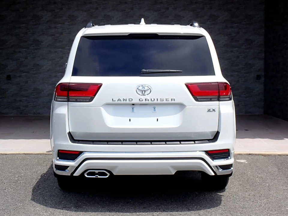 Toyota LandCruiser LC300 rear view